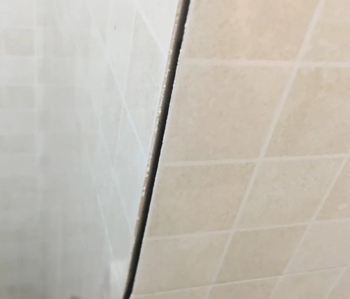 广安市瓷砖空鼓维修公司分享阳台瓷砖脱落的修复过程可以分为以下几个步骤
