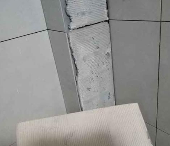 广安市瓷砖空鼓维修公司分享下厨房瓷砖脱落的补救措施。